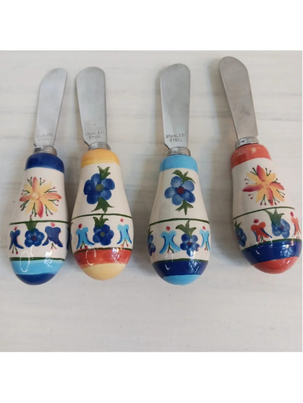 4 Charcuterie Ceramic Handled Hand-painted Cheese Spreader Knives Appetizer Vtg